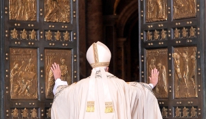 Papa Francesco apre la Porta Santa della Misericordia in Vaticano